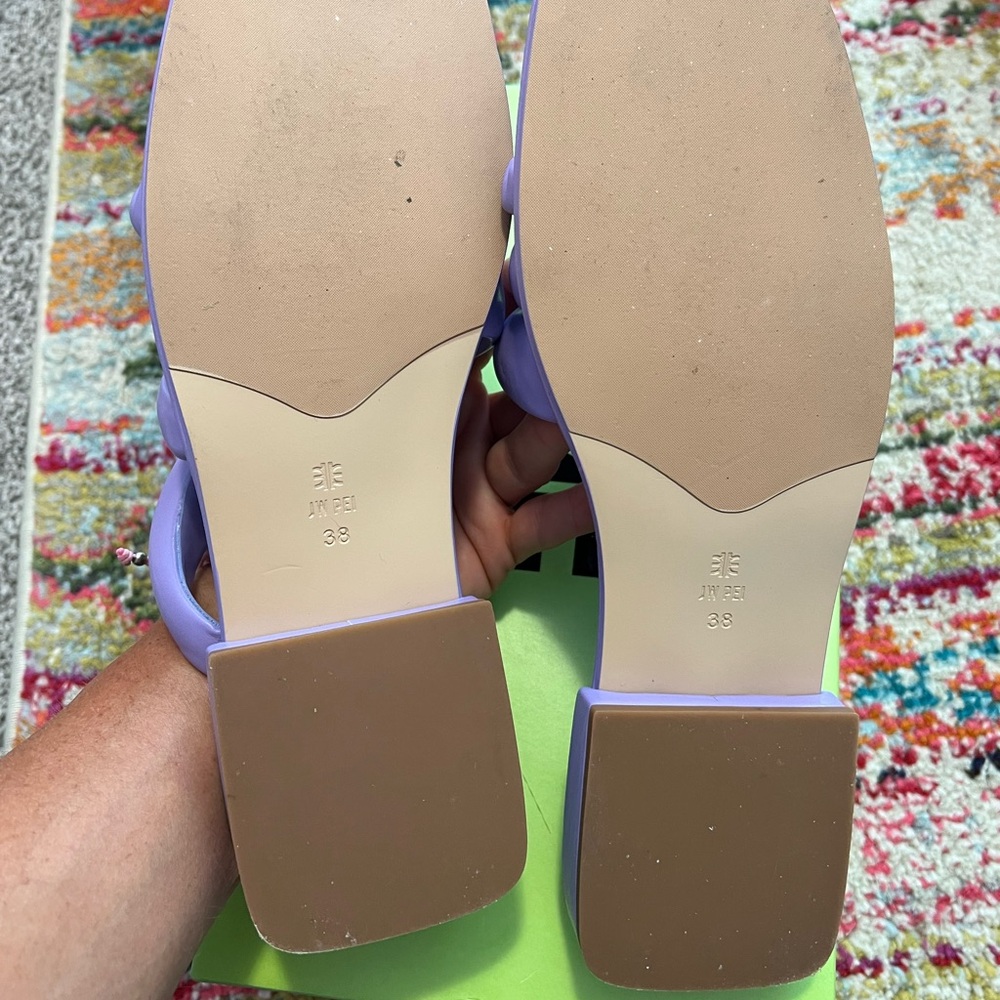 Gorgeous JW PEI JADA FLAT MULE, lavender color, size 38, or US size 8. GUC - Picture 6 of 7
